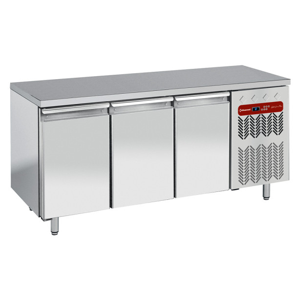 Freezer table with 3 doors ventilated